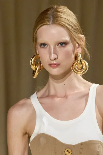 Look 9